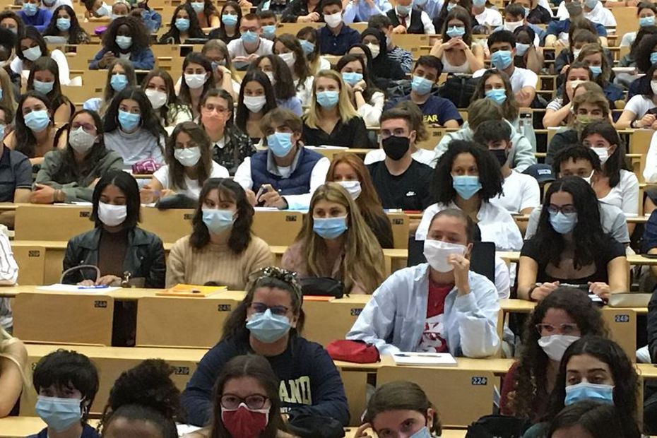 Etudiants masqués en médecine